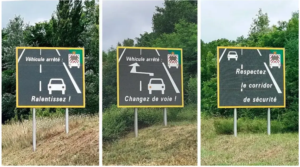 nouveaux panneaux, corridor, autoroute