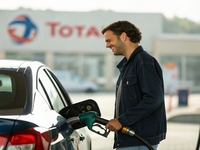 Baisse du carburant : les automobilistes respirent… mais jusqu’à quand ?